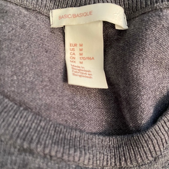 4 NWOT H&M basics crew neck sweaters. In Navy, blush & 2 in gray. All mediums. - Picture 8 of 8